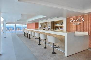 NCL Norwegian Prima Wave Pool Bar ©Christian Santiago.jpg